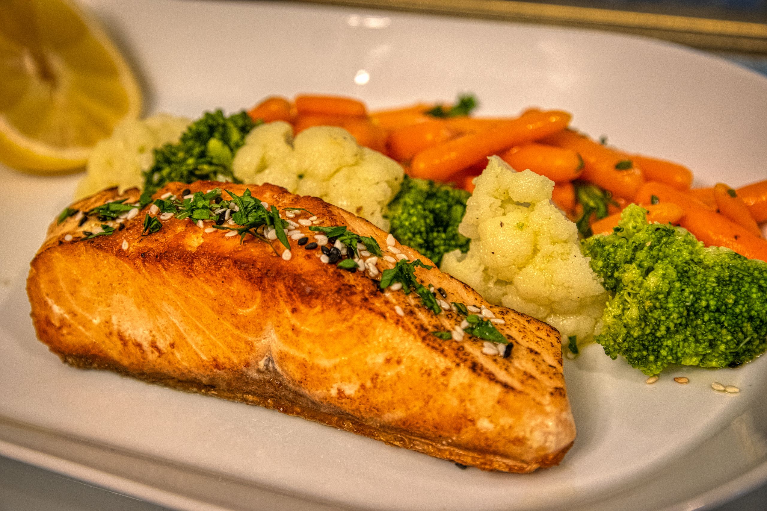 Delicious grilled salmon served with vibrant mixed vegetables, perfect for a healthy meal.