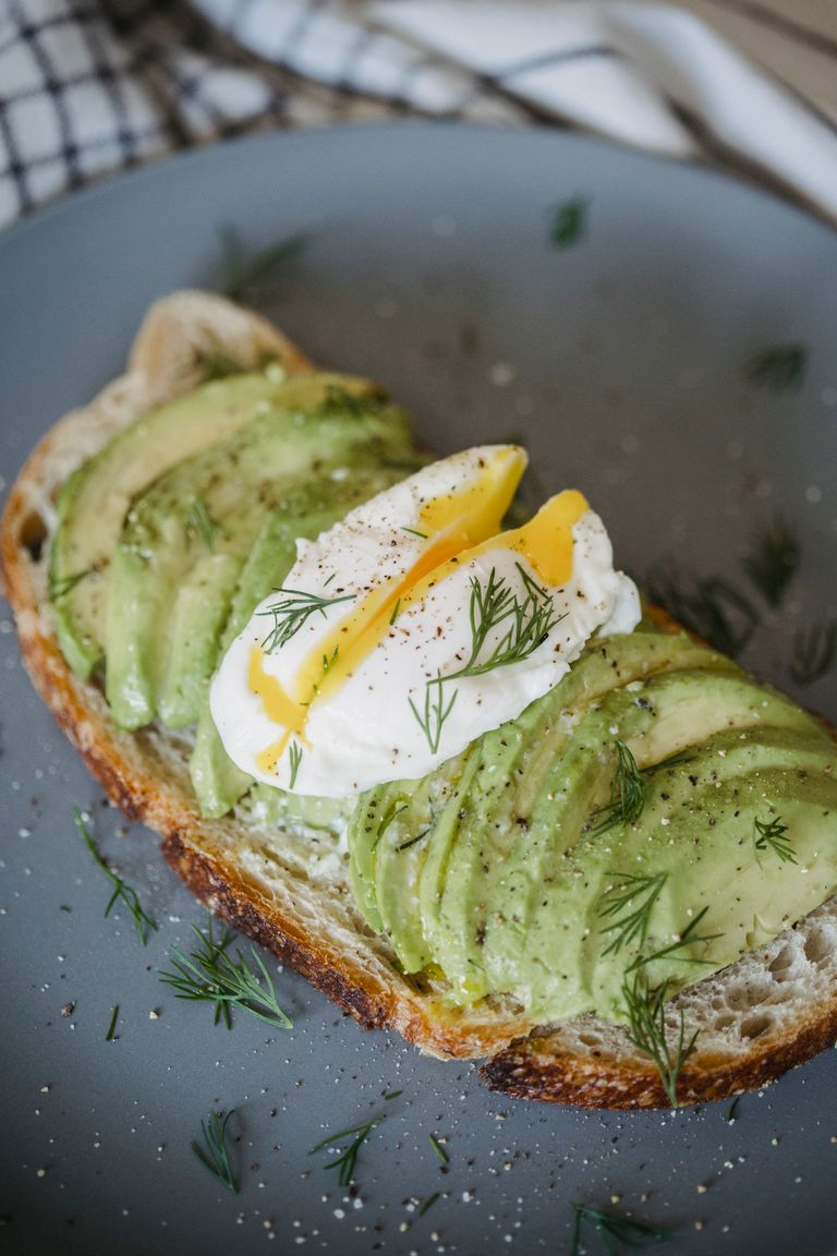 Mouthwatering avocado toast topped with a poached egg, perfect for a healthy breakfast.